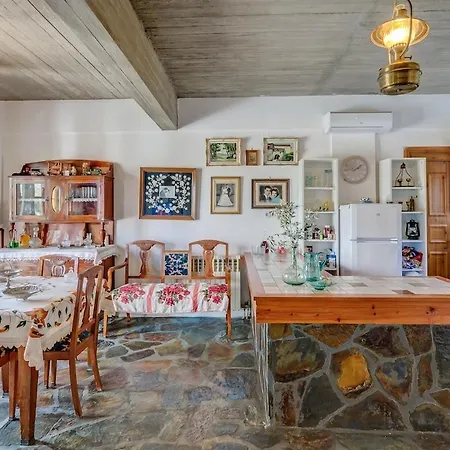 Lilly Traditional Cretan Holiday home
